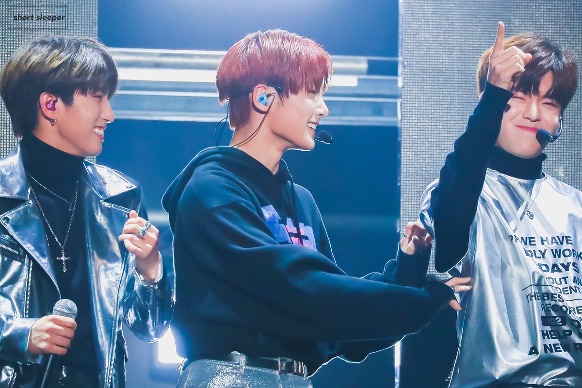 shortsleeper1's tweet photo. 190424 TMA 

😆
#스트레이키즈  #정인 #양정인 #jeongin #I_N #아이엔 #한 #한지성 #승민 #김승�� https://t.co/ykAOc1xmYl
