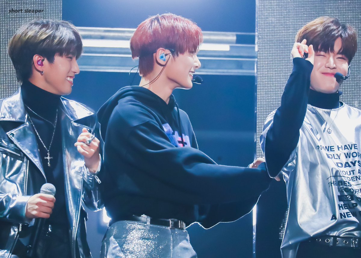 shortsleeper1's tweet photo. 190424 TMA 

😆
#스트레이키즈  #정인 #양정인 #jeongin #I_N #아이엔 #한 #한지성 #승민 #김승�� https://t.co/ykAOc1xmYl