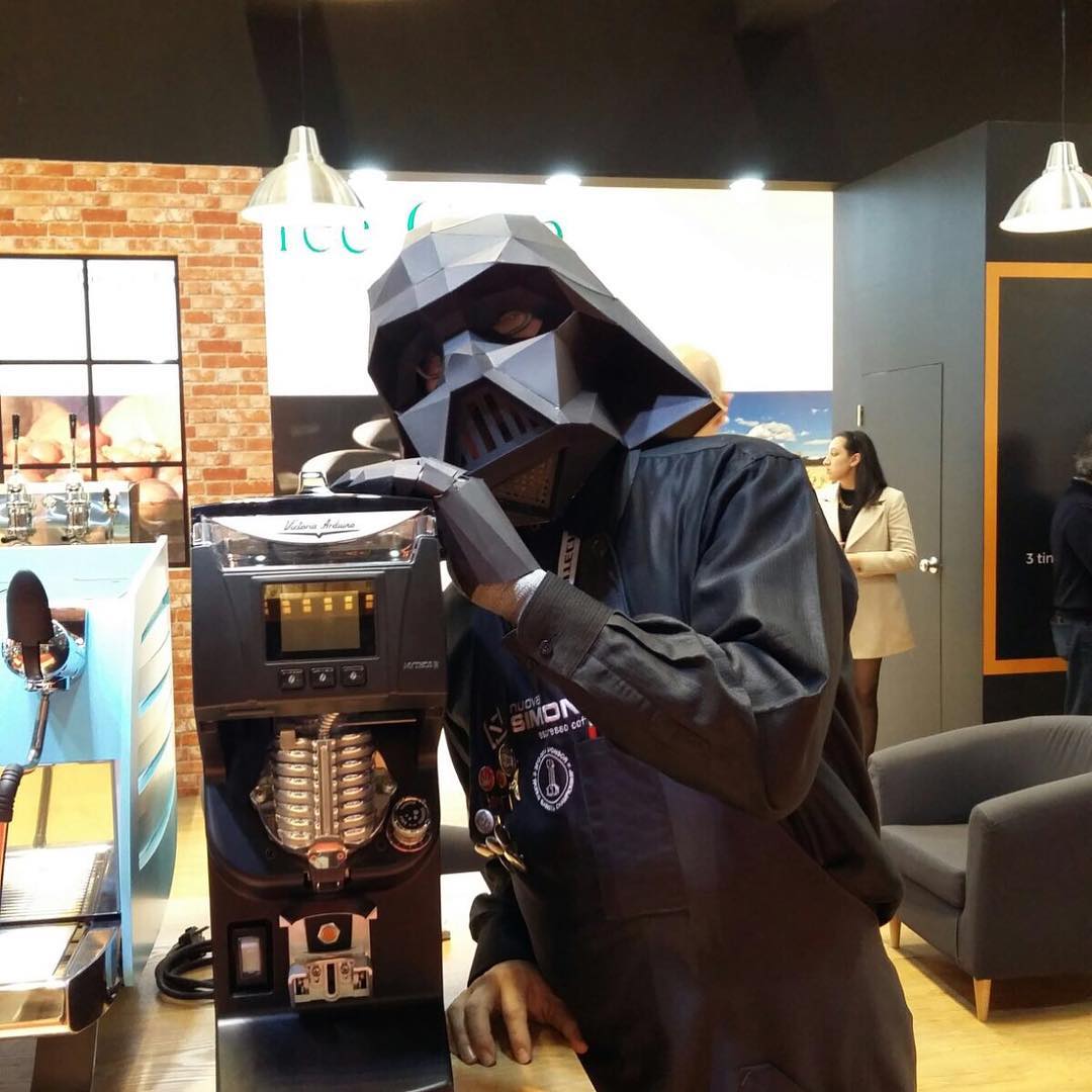 victoriaarduino's tweet image. May the grind be with you! Even Darth Vader can’t resist a spro with #Mythos2 precision. Betcha he likes dark roasts… #VictoriaArduino