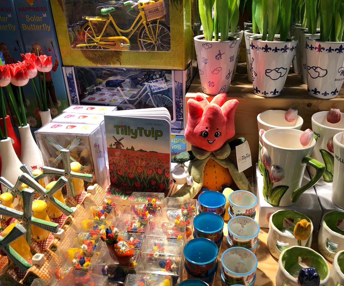 TulpTilly's tweet photo. Are you travelling through #Schiphol ?
I'm waiting there for you to pick me up π
βπ·β
#globetrotter #tulip #tulips #dutch #Holland #netherlands #souvenir #flowergirl #tourist #kids #book #plush #gift #toys #baby #ilovetulips #iloveholland #airport #aviflora #houseoftulips https://t.co/jC4HqkkOj6