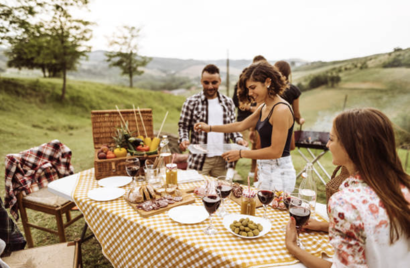 BBQ ACTIE!
Bestel deze week een BBQ thuis pakket en krijg één fles wijn CADEAU! 
Te druk deze week? De actie geldt ook als u deze week reserveert voor een later moment!

Let op: de BBQ thuis pakketten zijn beschikbaar vanaf 15 personen. 
Één fles wijn per reservering.