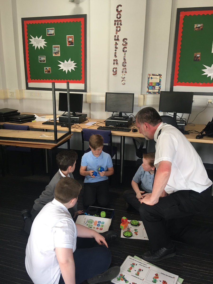 CadderPrimary's tweet image. We’ve been building robots and using @RoboWunderkind to programme our animals on a tablet using code #computingscience #digitallearning #NDLW19