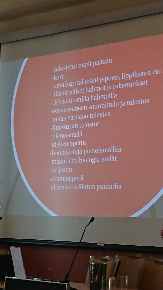 Innovatiivisten päiväkotien seminaarissa portfoliotyöskentelyä kehittämässä ja uusia ideoita digiteknologian käyttöön #varhaiskasvatus #portfolio #3Dtulostus #immersiivinentila