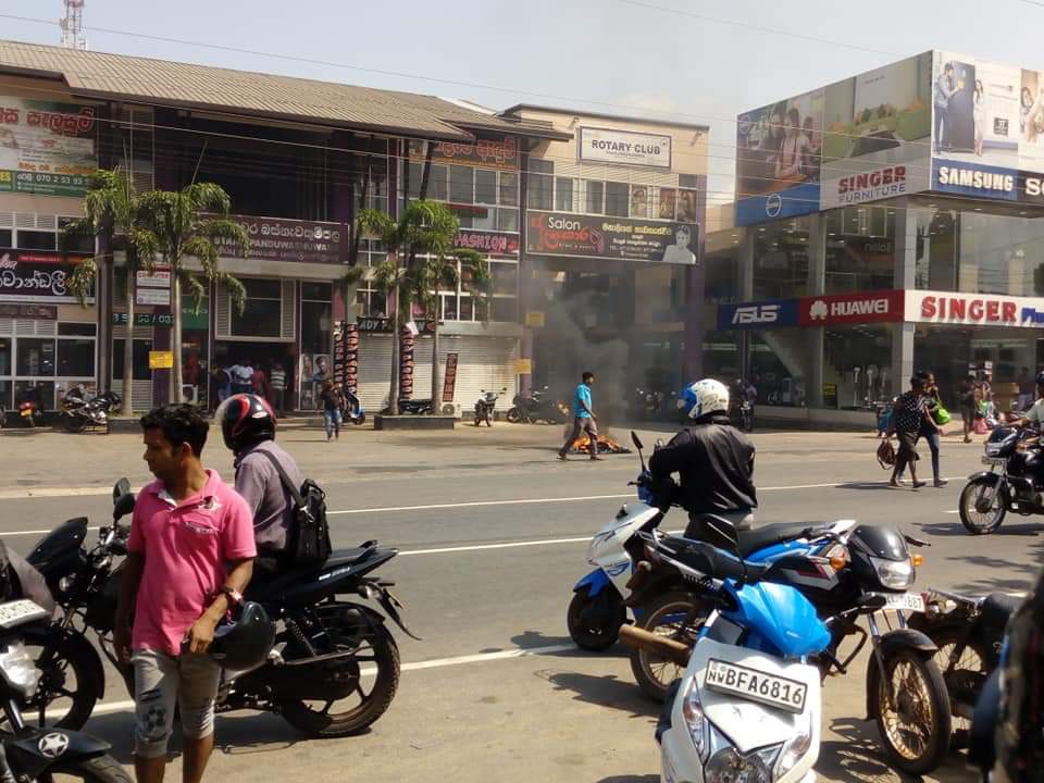 NewsNow360's tweet photo. #SriLanka:
Group of individuals were seen damaging property in #Hettipola town early this afternoon. Police curfew was imposed with immediate effect to control the tense situation. 
#lka https://t.co/dDUq2IfO2X