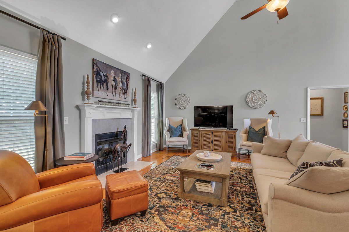 TeamTimWest's tweet photo. 🔥C O M I N G S O O N!🔥
#comingsoon #forsale #parks #shopping #restaurants #hiking #biking #home #homesweethome #homeforsale #house #sell #realtor #realestate #chattanooga #kw #kellerwilliams #realty #forsale #newhome #househunting #property #listing #homesale #teamtimwest https://t.co/BUxqx5Pg3S