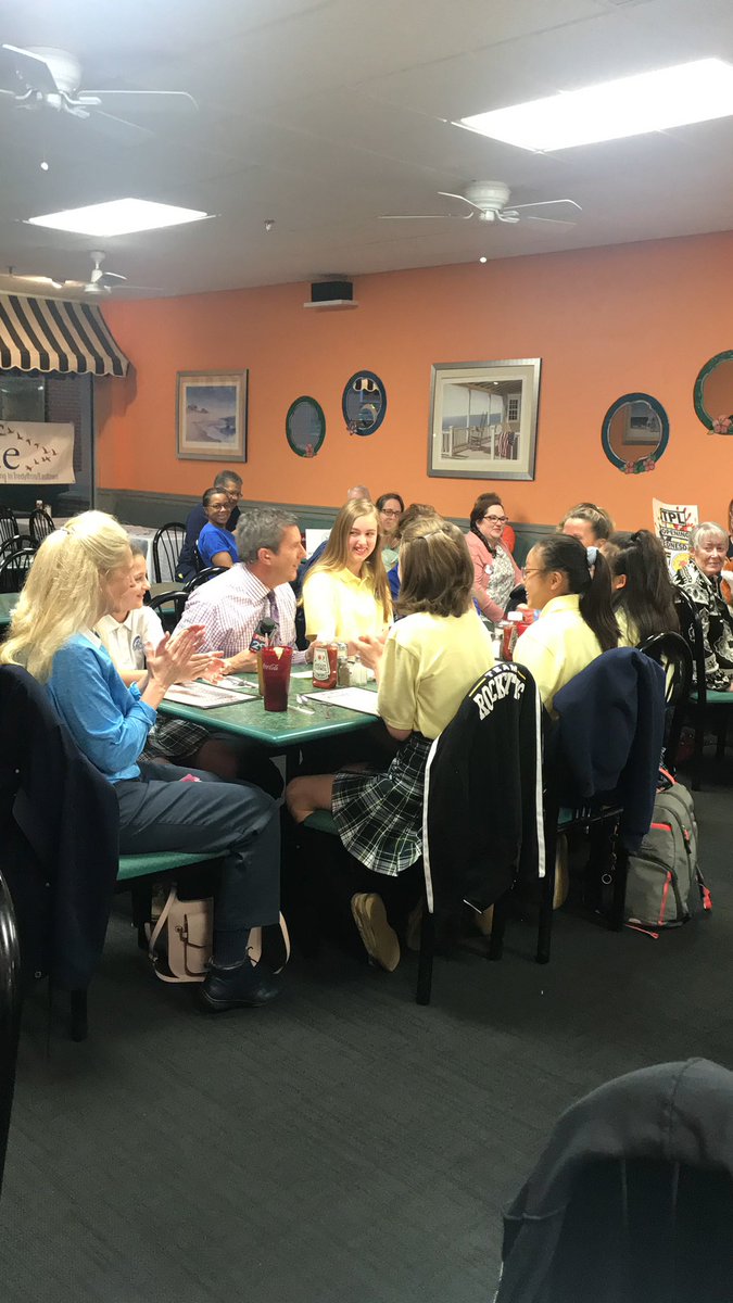 MTCRegional's tweet photo. Having breakfast with @BobKellyFOX29. Tune in to @FOX29philly and watch! #MTCextraordinary #mtcschool #catholicschools #greatschools #ExploreAOPS @AOPS_Schools https://t.co/uFuzvSgxm8