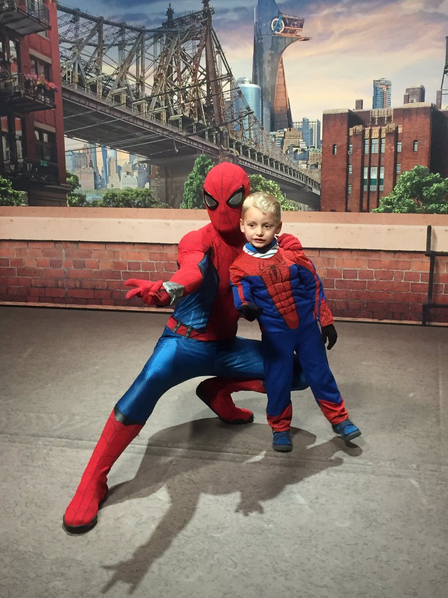 Quand mon petit Spiderman rencontre son héros ❤️😍 que du bonheur <a href="/DisneylandParis/">Disneyland Paris</a>  #StudioHero