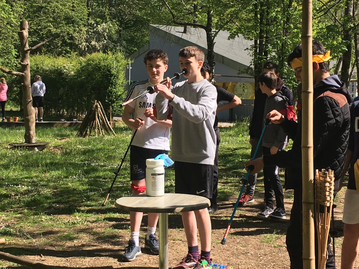 bhsmodlangs's tweet photo. Qui va gagner? Working together #frenchexchange2019 https://t.co/cHtxxA3ZMf