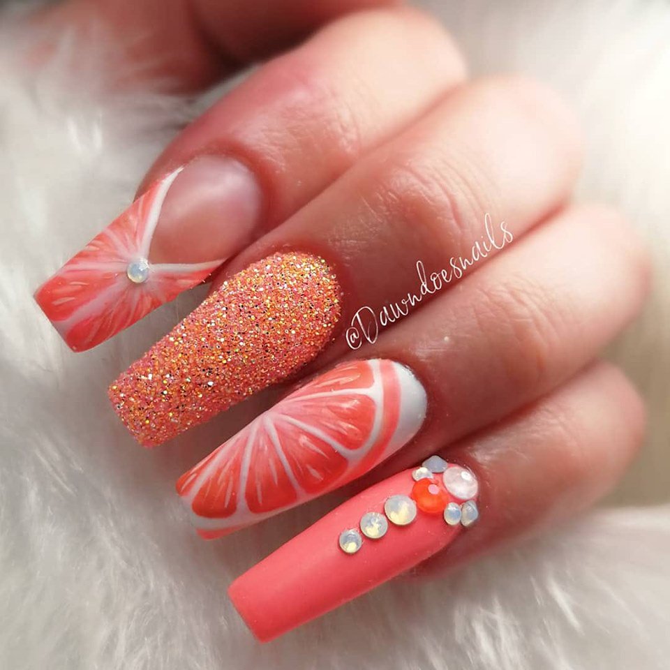 These #nails by Dawn Marie Wilby are giving us #Pimms vibes! Perfect for #summer! 🍹🍊