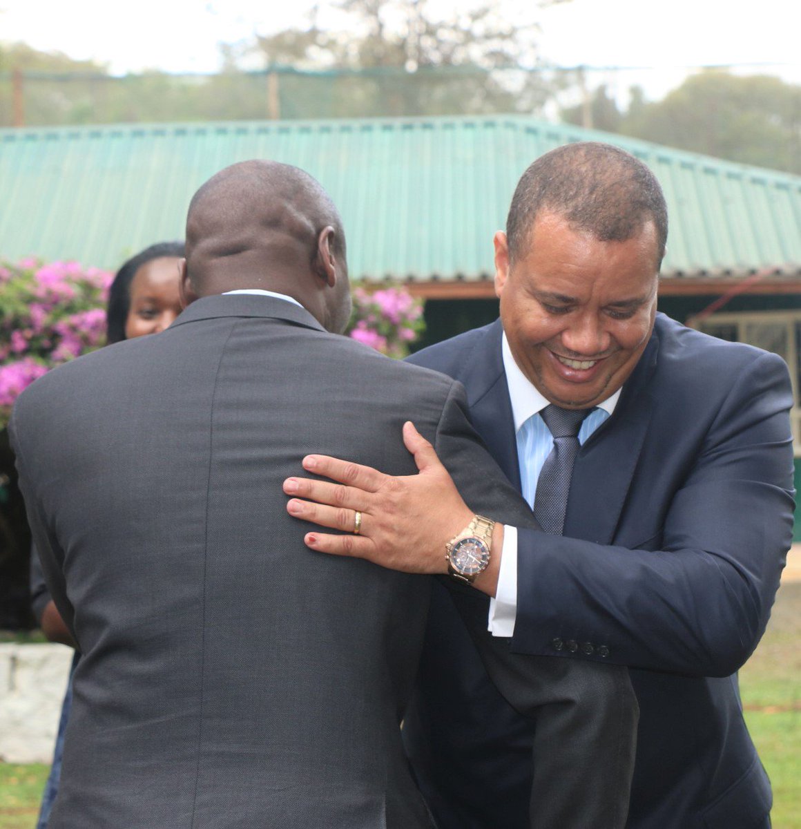 lawsocietykenya's tweet photo. @MachariaNjeru receives his Certificate as the LSK Male Representative to the JSC after the final declaration of the #JSCElections Results. #LSKElections #LSKJSCMaleRepresentativeElections https://t.co/Do4PG5Qs4Z