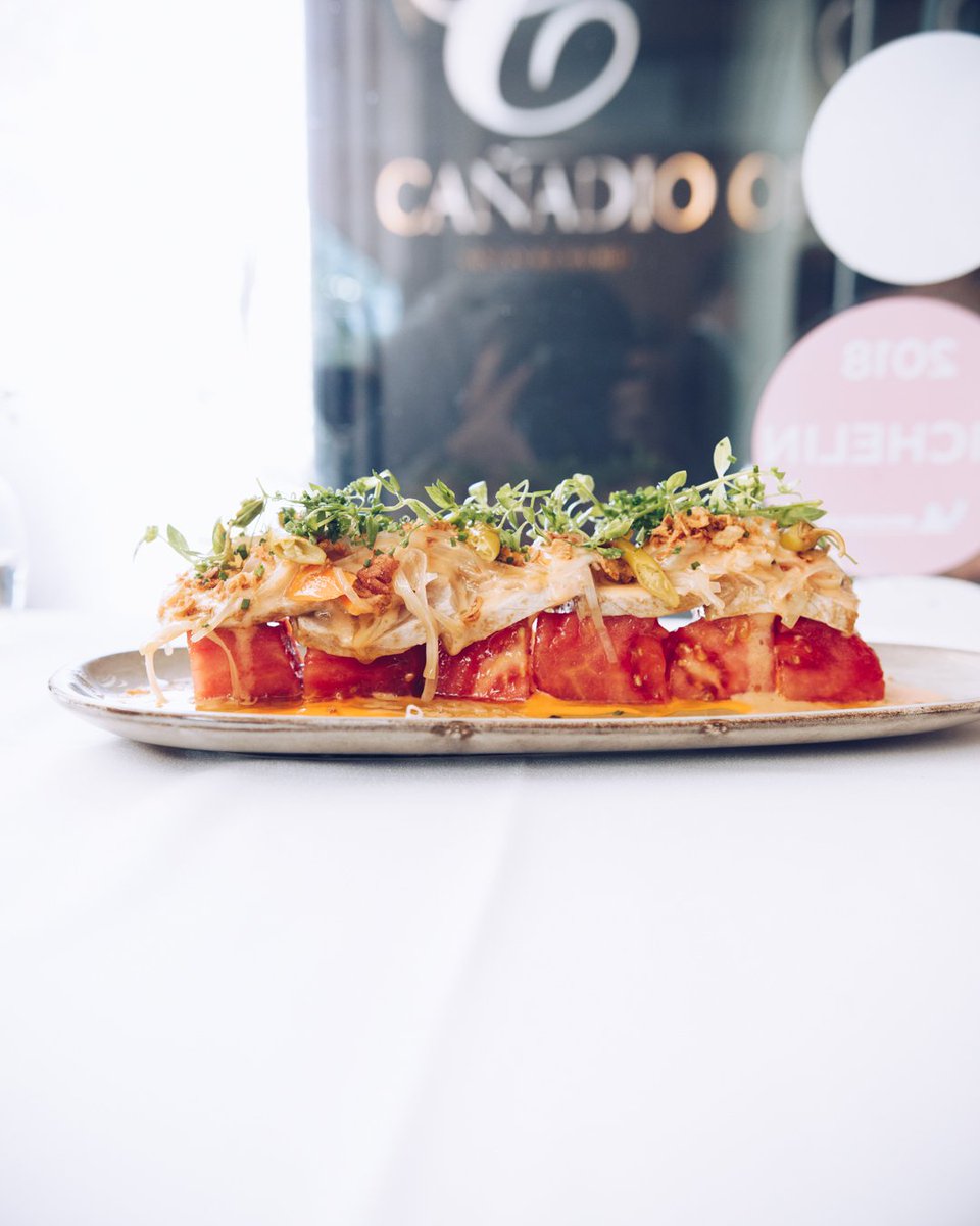 Si estas pensando en algo fresco, tenemos la solucuin perfecta: 
Ensalada de Tomate y Atún escabechado 😋 🌿🍅