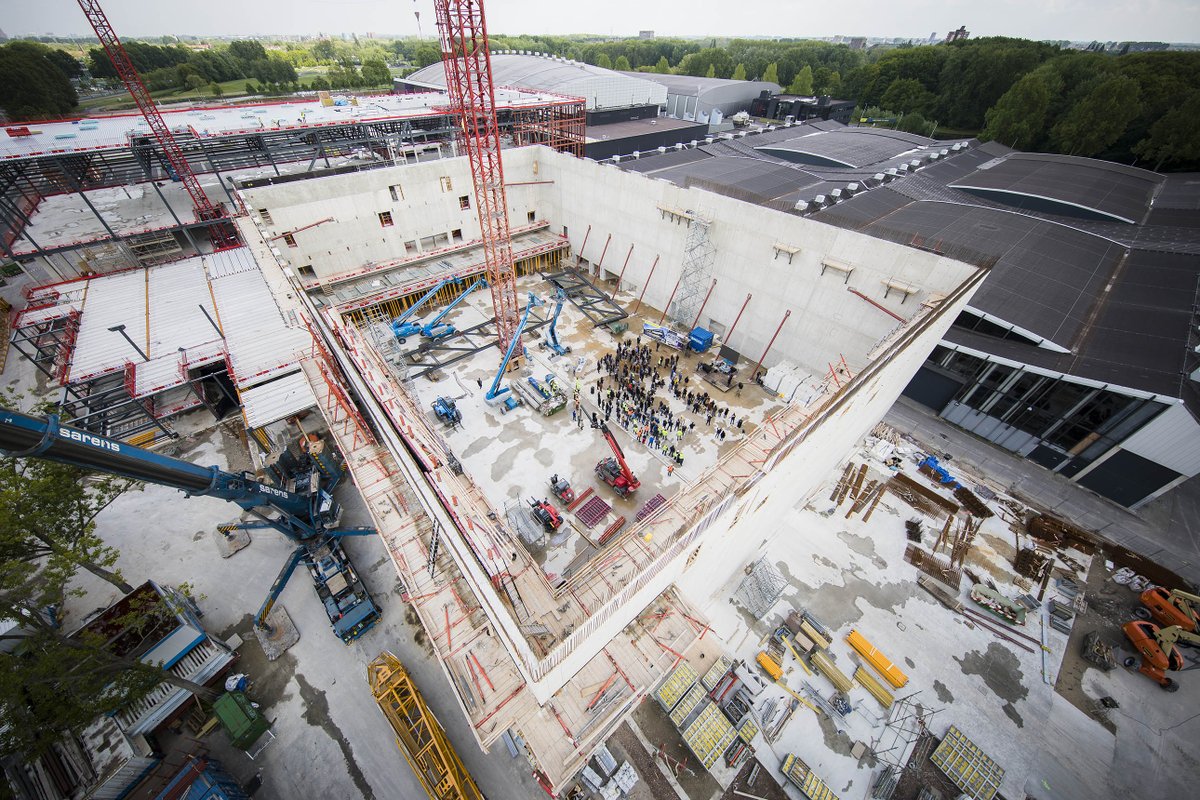 kraaijvanger_'s tweet photo. Supergaaf om ons ontwerp voor @rotterdamahoy Convention Centre (RACC) in wording te zien tijdens de viering van het hoogste punt van RTM Stage. Check de beelden van de bouw en van het ontwerp. @HartvanZuid @rotterdam @kraaijvanger_ https://t.co/CjAJpsD7Pi https://t.co/92MFhzbDVC