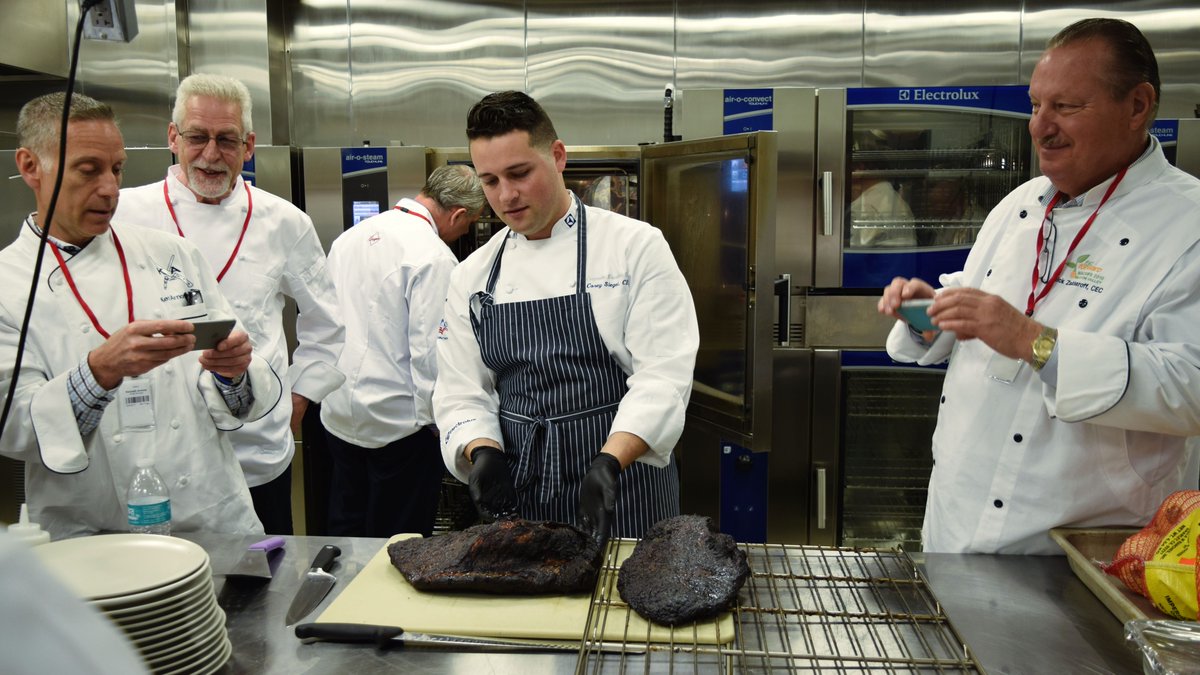 WACSworldchefs's tweet image. Find someone who looks at you the way Chef @CoreyBSiegel looks at barbecue. 
Worldchefs &amp;amp; @ElectroluxPro have a #chef2chef seminar on #barbecue this month. Learn more about this and other #ArtAndScience seminars here: bit.ly/2Ymvbbt
#ThisIsWorldchefs