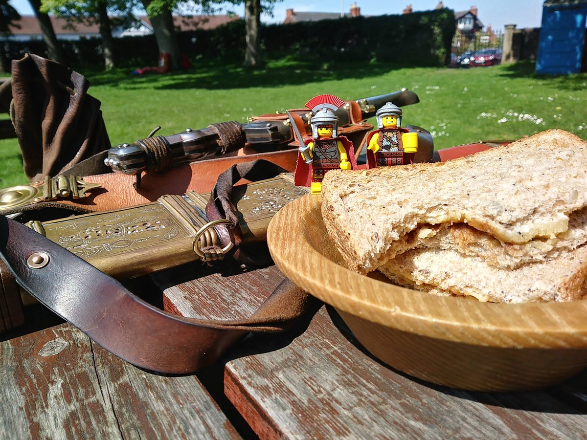 RAeliusVictor's tweet photo. We know the Romans did wine, olives and dormice, but could they do a decent peas pud and brown sauce butty?
#KeepingtheEmpiresafe #baittime https://t.co/wPFrSbzIbi
