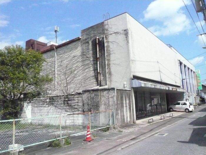 銀行に住めるぞ！