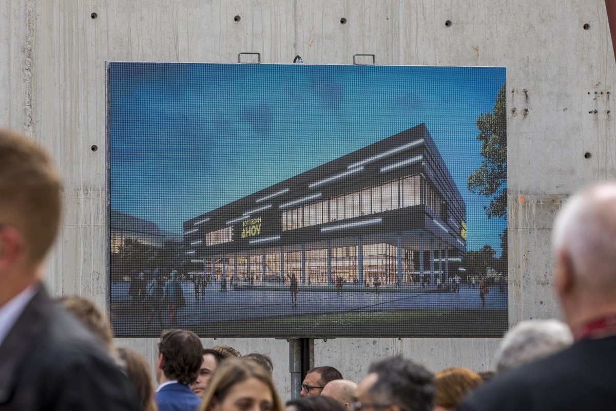 Supergaaf om ons ontwerp voor <a href="/rotterdamahoy/">Rotterdam Ahoy</a> Convention Centre (RACC) in wording te zien tijdens de viering van het hoogste punt van RTM Stage. Check de beelden van de bouw en van het ontwerp. <a href="/HartvanZuid/">Hart van Zuid Rotterdam</a> <a href="/rotterdam/">Gemeente Rotterdam</a> <a href="/kraaijvanger_/">Kraaijvanger</a> kraaijvanger.nl/nl/studio/nieu…