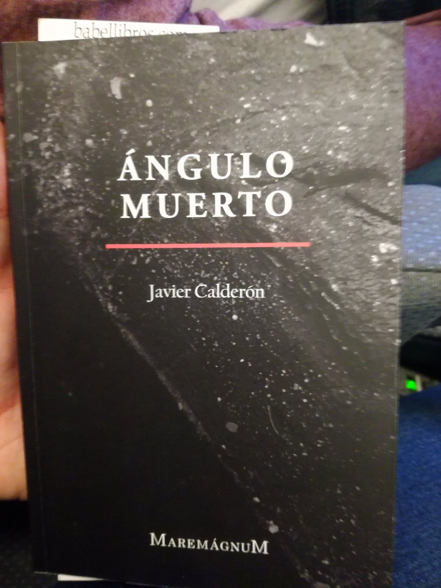 Qué felicidad pasearme por Granada este finde y encontrarme «Arder o quemar» en varias librerías 🔥 Y más feliz aún de verlo tan bien acompañado por 'Ángulo muerto' (<a href="/Edmaremagnum/">Ediciones Maremágnum</a>) de @fcojcalderon, libro que por supuesto me he traído a casa 💙