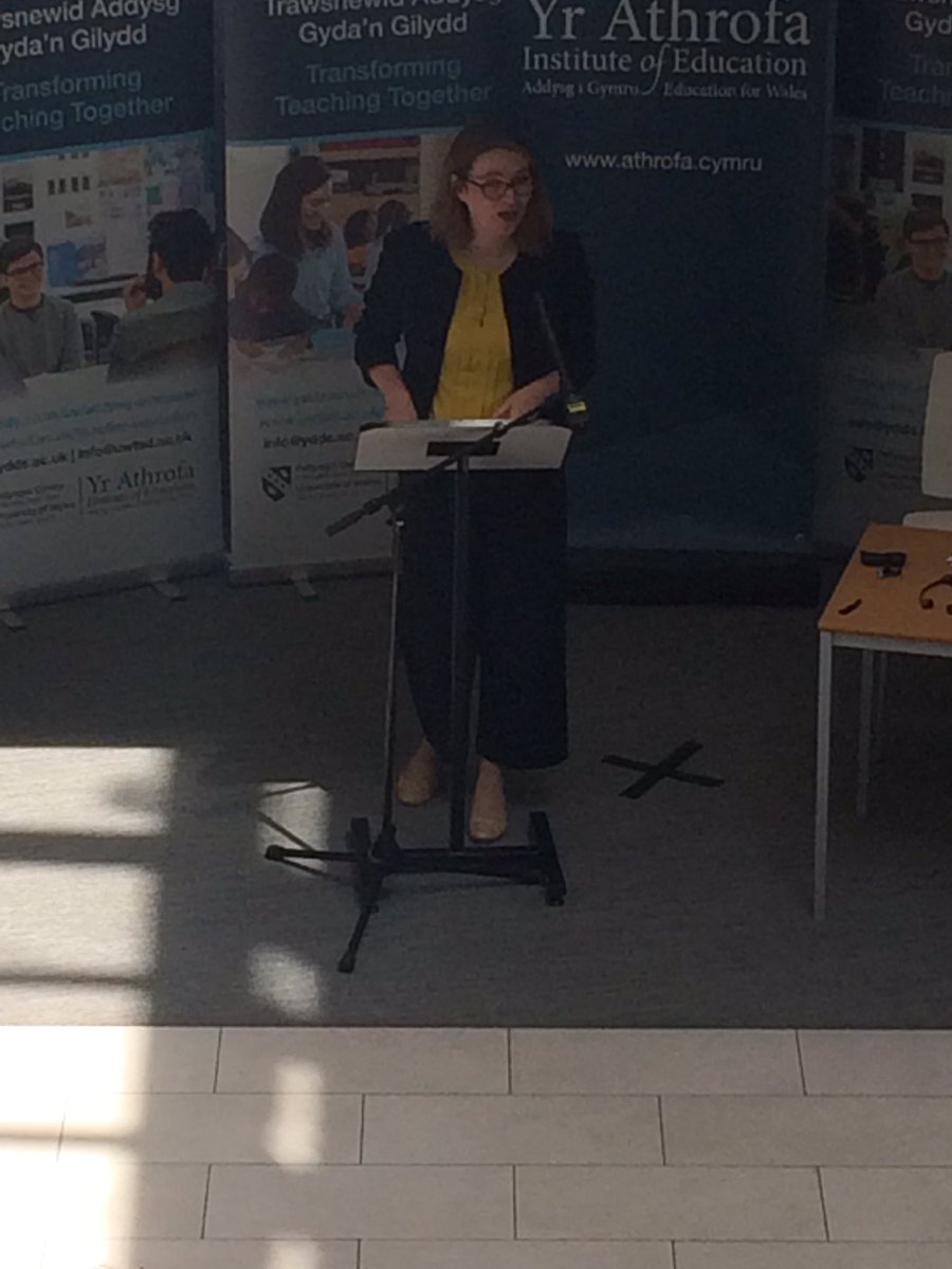Dilynwr's tweet photo. @Kirsty_Williams @wgmin_education presenting to @Athrofa teacher training students @DrDylanEJones @UWTSD @garethdjevans @TsdTeachers https://t.co/huX29hSqmq