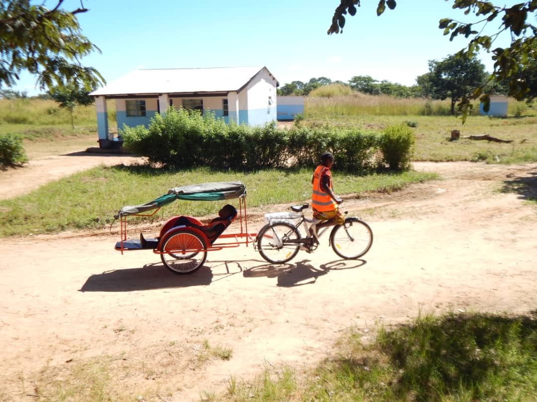 MAMatScale's tweet photo. #MondayMotivation: 141 community members are currently being trained to become ETS riders and provide the first line emergency response to vulnerable children with suspected severe malaria.

Below, ETS volunteer riders from Mapepala, Serenje. 

#endmalaria #community #health #ETS https://t.co/h67aV1sdVa