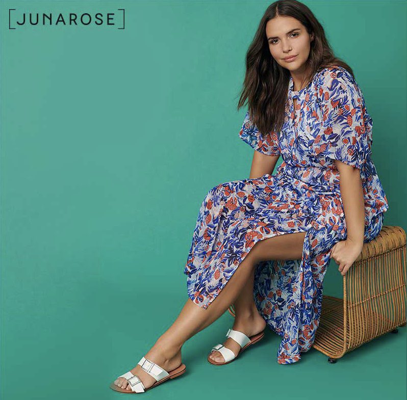 Keep it sweet and simple with an abstract print maxi-dress.
#Junarose #PlusSizeFashion #bopo