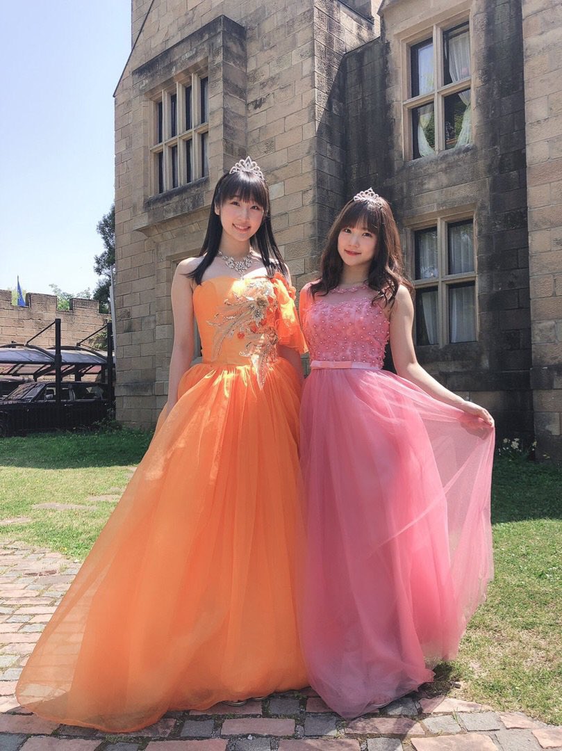 starlight_1227's tweet photo. 最高のまなるる写真✨
プリンセスの衣装、2人とも本当に似合ってた☺️
瑠々ちゃんは髪もストレートに下ろしてて、本当にお姫様みたいに綺麗やった✨
瑠々ちゃん、素敵な写真をありがとう😊✨
#juiceBus3
#まなるる https://t.co/4vhNmWKUUH