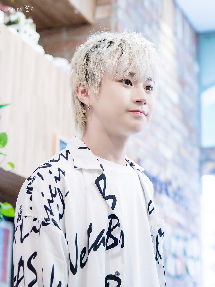 M_than_H's tweet photo. 190511 신사 생일이벤트 카페

귀엽지 ღ'ᴗ'ღ 

#열혈남아 #HBY
#마르코 #MARCO #이형근 https://t.co/o6Z2qfwZ4v