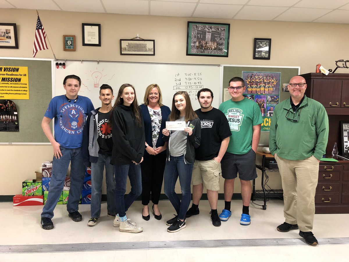 Kristina172513's tweet photo. So excited to announce that @robotics14900 received a $2000 grant from @KentuckyPower today! Thank you Mrs. Wiseman for joining us today for an overview of #GOALED and presenting the check to our team! #GCMusketeerWay @KEDC1 #communitysupport @GreenupSchools @GCMusketeers https://t.co/kCpf3Jp3FG