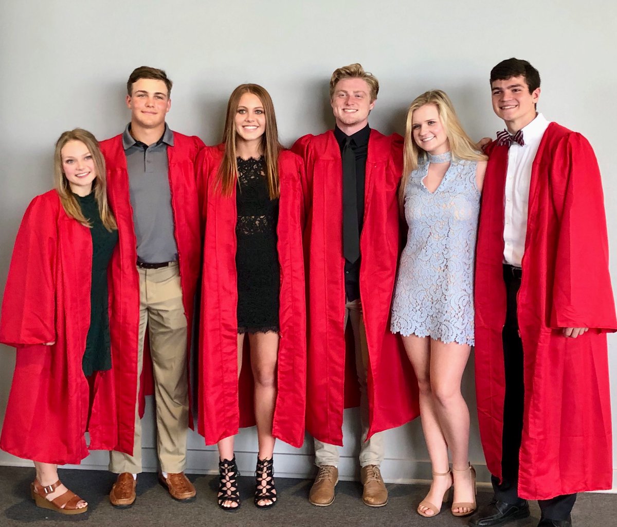 blondehawg's tweet image. Fun times at Farmington High School Baccalaureate ⁦@sethtswain⁩ #1Tim4:12 #speech 
#farmingtonforever #supersix