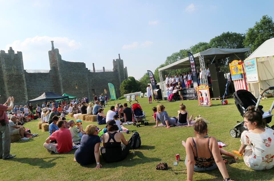 Alpha_Guardians's tweet photo. If you haven't been to Framlingham yet, this is your opportunity! Fun and entertainment for everyone in a beautiful town with a stunning and historic backdrop. What are you waiting for?! #framgalafest #internationalstudents #education #school #happystudentslearn https://t.co/3kwWXKvETr