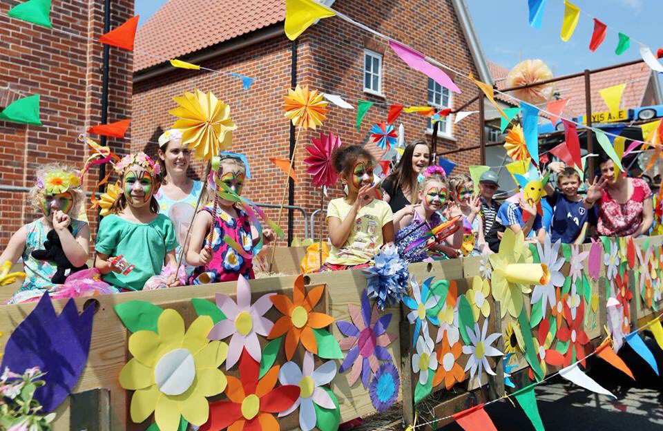 Alpha_Guardians's tweet photo. If you haven't been to Framlingham yet, this is your opportunity! Fun and entertainment for everyone in a beautiful town with a stunning and historic backdrop. What are you waiting for?! #framgalafest #internationalstudents #education #school #happystudentslearn https://t.co/3kwWXKvETr