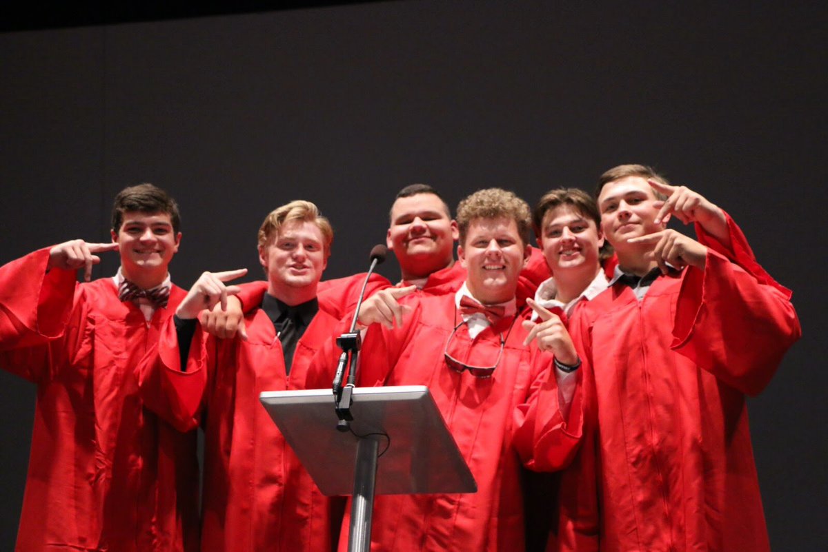 blondehawg's tweet image. Fun times at Farmington High School Baccalaureate ⁦@sethtswain⁩ #1Tim4:12 #speech 
#farmingtonforever #supersix