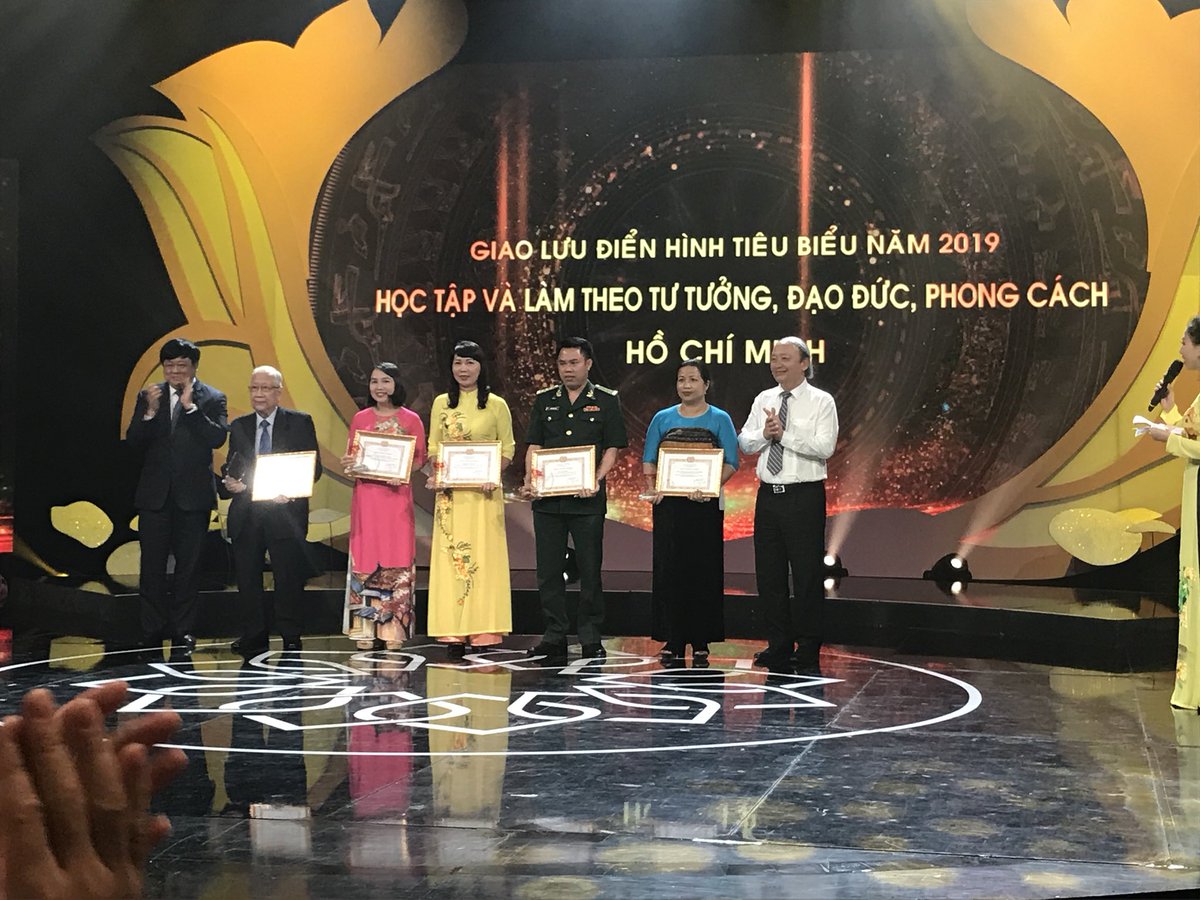 TdGreenhouse's tweet photo. I am so proud to be one of five most outstanding examples on the exchange Vietnam Television show. It will be broadcasted on 19th of May to celebrate the birthday of our President Ho Chi Minh. @vikaspota @knight_pete #globalteacherprize #Varkeyteacherambassador #teachersmatter https://t.co/aHH20PK6gv