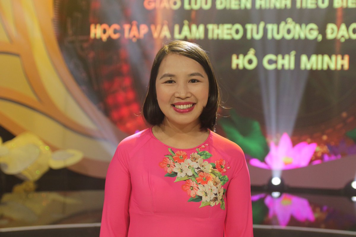 TdGreenhouse's tweet photo. I am so proud to be one of five most outstanding examples on the exchange Vietnam Television show. It will be broadcasted on 19th of May to celebrate the birthday of our President Ho Chi Minh. @vikaspota @knight_pete #globalteacherprize #Varkeyteacherambassador #teachersmatter https://t.co/aHH20PK6gv