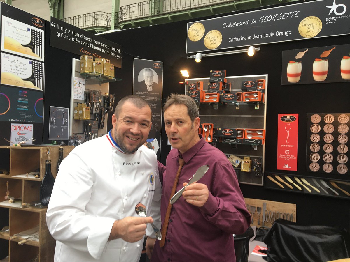 habiague's tweet photo. Belle rencontre pour le couteau Le George @Georgettespoon avec le Chef Alain Ducasse, 1er chef étoilée à avoir adopté la Georgette, le chef Thierry Marx et le chef de l'Elysée Guillaume Gomez qui sont venus découvrir le George au salon @Taste_ofParis https://t.co/QnLZOo16qI