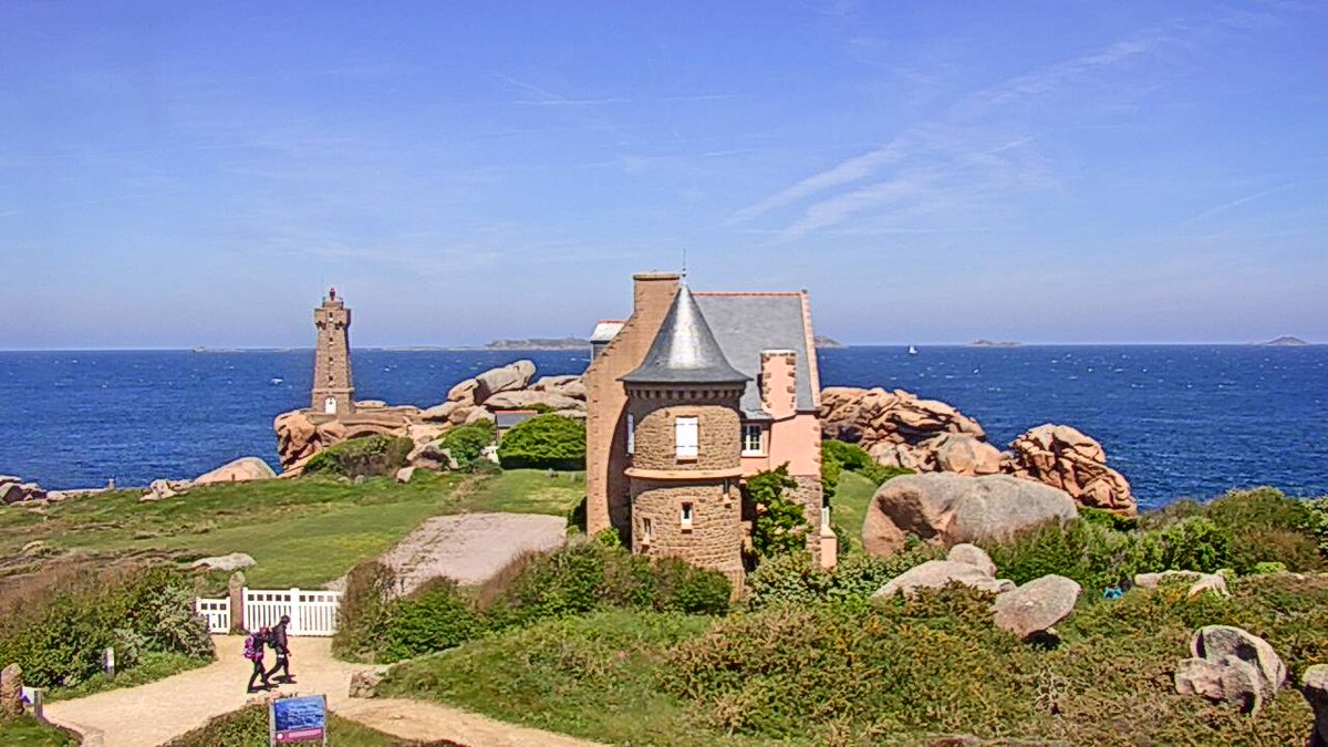 visiometeo's tweet photo. Le soleil brille sur le GR34, sentier des douaniers, à @PerrosGuirec22 

Voir la #webcam en direct: https://t.co/pqsHOmTUK5

@cotesdarmor22 https://t.co/ptCSK1hYyz