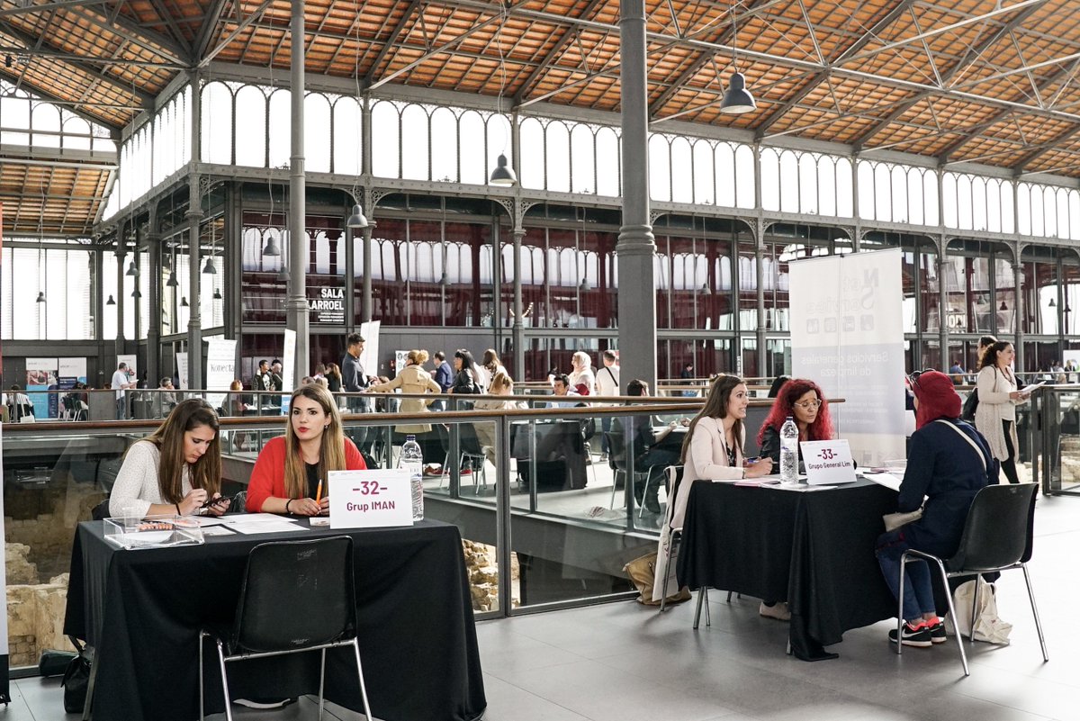 bcn_ajuntament's tweet photo. El #ProgramaLàbora té com a objectiu fomentar l'ocupació i acostar al mercat laboral les persones que tenen més dificultats per trobar feina, com:
👩‍🦰 dones
⬆️ persones més grans de 40 anys
👫 veïns i veïnes dels barris més desafavorits https://t.co/rH5pQvcLco