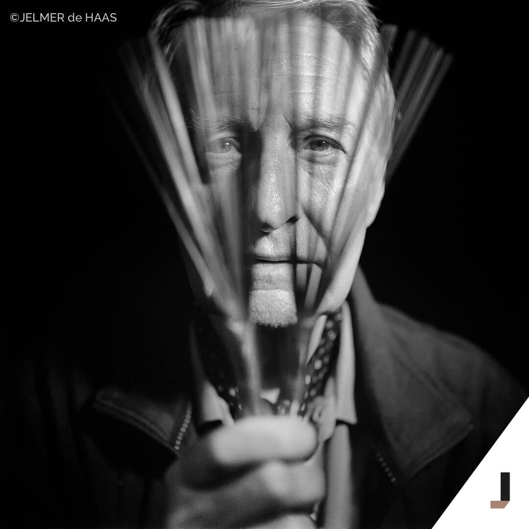 jelmerdehaas's tweet photo. Gefeliciteerd John! Eén van de beste jazzdrummers van Nederland en all around coole vogel, John Engels, is vandaag 84 geworden. En still going strong! Ik portretteerde hem 4 jaar geleden voor de expositie tijdens het North Sea Jazz. #JohnEngels #drummer #jazzportrait #rolleiflex https://t.co/MaCrvU1eYt