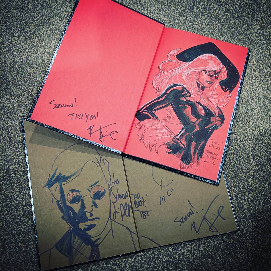 SJames's tweet image. Amazing to meet Clerks director @ThatKevinSmith last night after #HollywoodBabbleOn. He personalised these Spidey + Daredevil books for me, which were my bread and butter growing up reading comics. If you see him round Manc today please point him towards the nearest Vegan place x