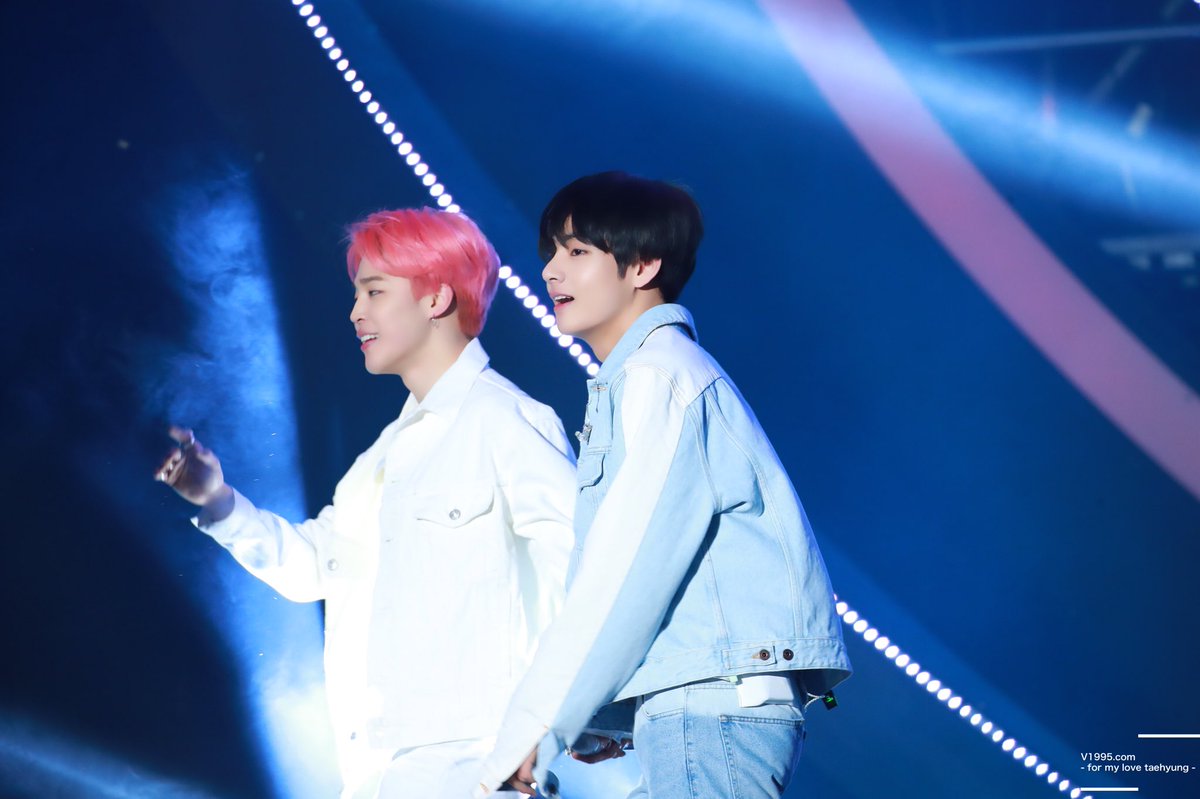 V1995com's tweet photo. 【HD】190428 광주 슈퍼콘 

#방탄소년단 #BTS⁠ ⁠ #뷔 #V #김태형 #태형 #taehyung #지민 #JIMIN 

@BTS_twt https://t.co/wWO3dPUqqR