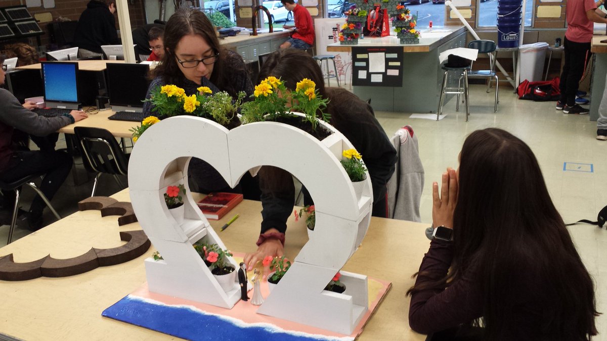NRTechEd's tweet image. Engineering I students putting the finishing touches on their Arch. @NRRedRaider