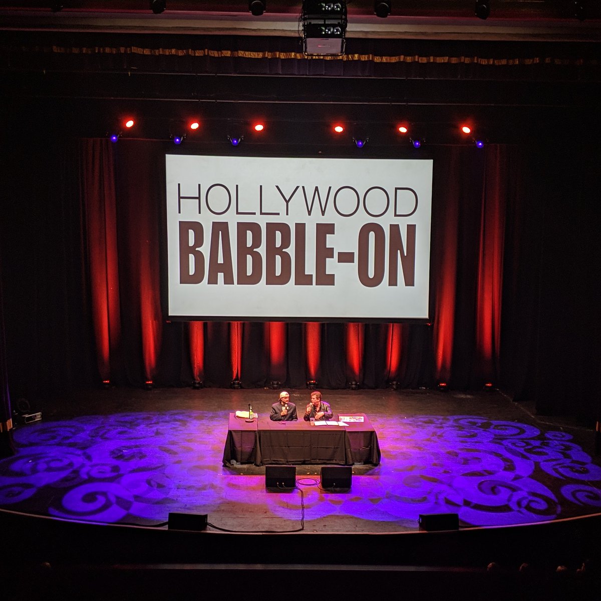 SJames's tweet image. Amazing to meet Clerks director @ThatKevinSmith last night after #HollywoodBabbleOn. He personalised these Spidey + Daredevil books for me, which were my bread and butter growing up reading comics. If you see him round Manc today please point him towards the nearest Vegan place x