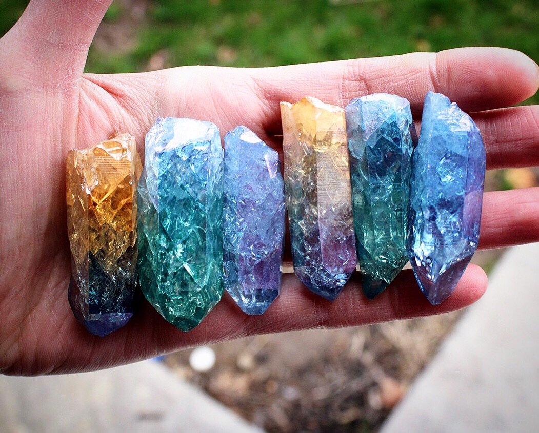 It’s hard to put down crystals like these. When I see crystals, I just went to be with them and around them as much as possible. We can assure you that we have searched hard and long for a local supplier who does their own aura quartz completely ethically ✌️❤️ #SmallBusiness
