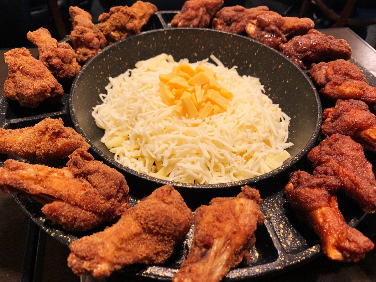 唯一無二の絶品グルメ むにぐるめ Twitter ನಲ ಲ 大宮バル Lodge 埼玉 大宮駅から徒歩3分 チーズをフライドチキンで囲んだ Ufoフォンデュ を食べられるお店 ジューシーなフライドチキンを濃厚な伸びるチーズの海に浸して食べると相性抜群 熱々な