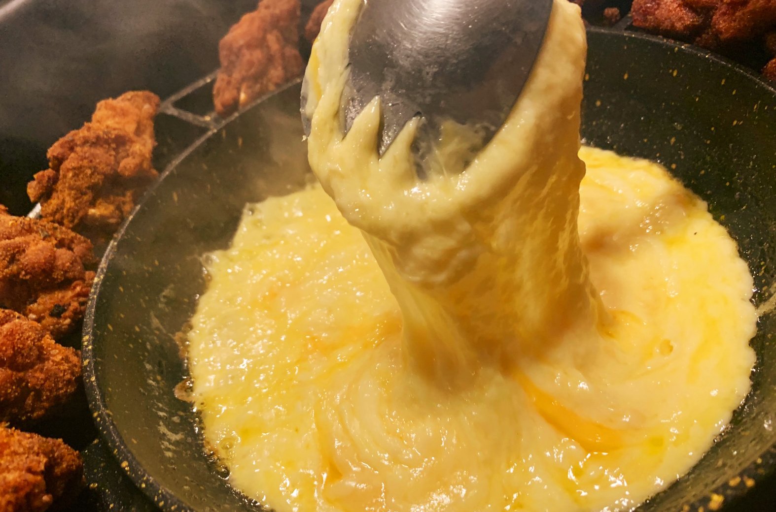 唯一無二の絶品グルメ むにぐるめ On Twitter 大宮バル Lodge 埼玉 大宮駅から徒歩3分 チーズをフライドチキンで囲んだ Ufoフォンデュ を食べられるお店 ジューシーなフライドチキンを濃厚な伸びるチーズの海に浸して食べると相性抜群 熱々なチーズが