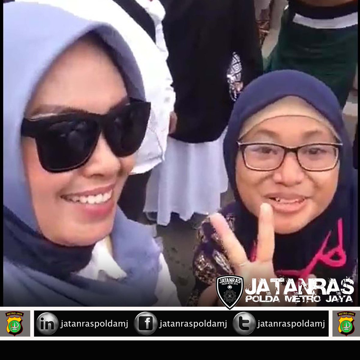 Diharapkan 2 orang wanita yang ada di video viral pengancaman pembunuhan "penggal kepala presiden" agar menyerahkan diri... Wujudkan masyarakat yang taat hukum...