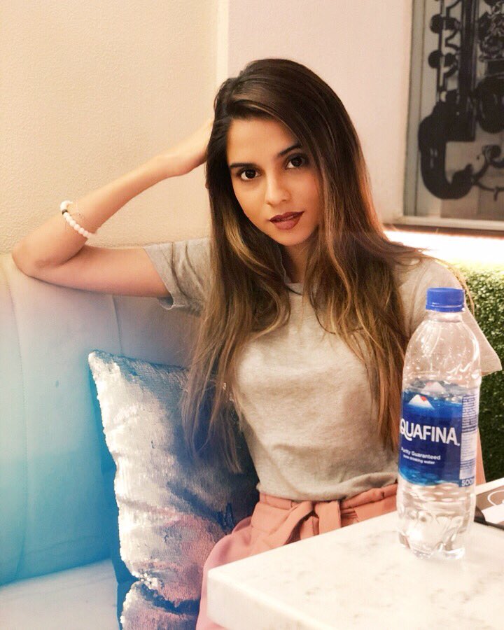 maryamful's tweet image. The rumors are true she carries her water bottle everywhere #WorldClassAquafina