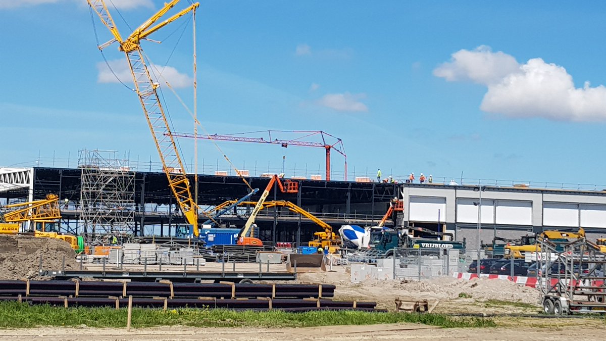 KroonHollands's tweet image. #HOLLANDSKROON #NIEUWS: #duizenden #tonnen #beton en #staal maken 1 enorm #datacenter voor #google Lees het hele bericht op bit.ly/2Q44Dsr