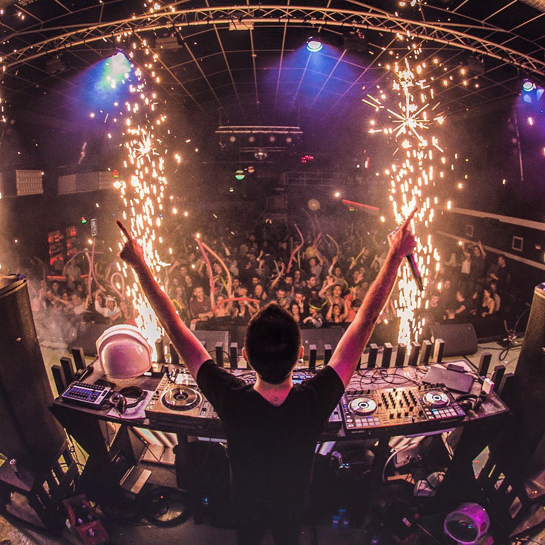 🎉Baila, salta, grita... vive🎉
Por que todxs necesitamos un estimulo que nos erice la piel:
💃Jue 16 <a href="/TallarinaOnTour/">TallarinaOnTour</a>  en <a href="/SalaTheOne/">Sala The One</a> 💣Vie 17 #Tallarinazo en #RealDeGandía
🌴Sab 18 MacroDM #SantiBertomeu en #JesúsPobre
🕸Dom 19 Fiesta del Gintonic en <a href="/CanTallarina/">CanTallarina</a>