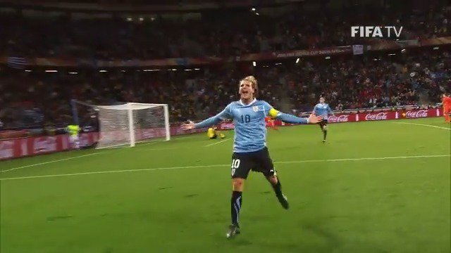 Two-time Pichichi winner and 2010 World Cup Golden Ball winner. 

Happy 40th birthday, Diego Forlán!


