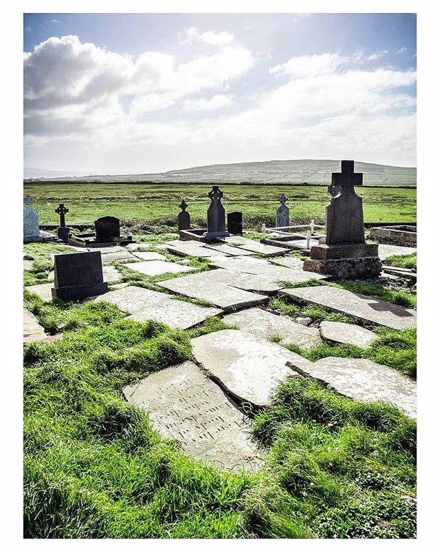 Cross Graveyard #loophead 🤞...
.
.
.
#ireland🍀 #landscapephotography #loveireland #discoverireland #olympuscamera #olympusuk #hiking #photography #ireland #rawireland #wildatlanticway #igersireland #ireland_passion #ig_ireland  #bestirelandpics #wawp… bit.ly/2Hgg9Oy